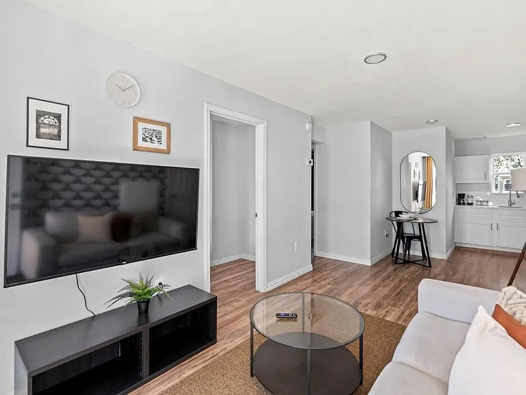 Anita Street Apartments 17